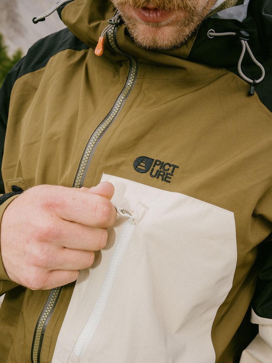 How to Choose a Hiking Jacket: The Complete Guide
