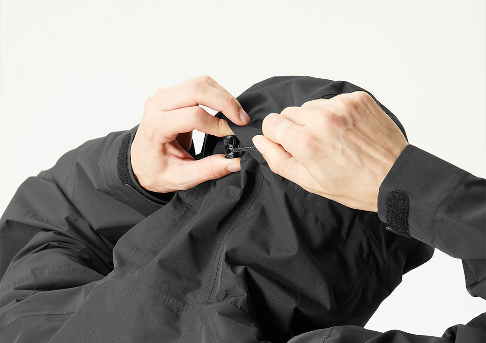Ergonomische Kapuze mit Ein-Punkt-Regulierung