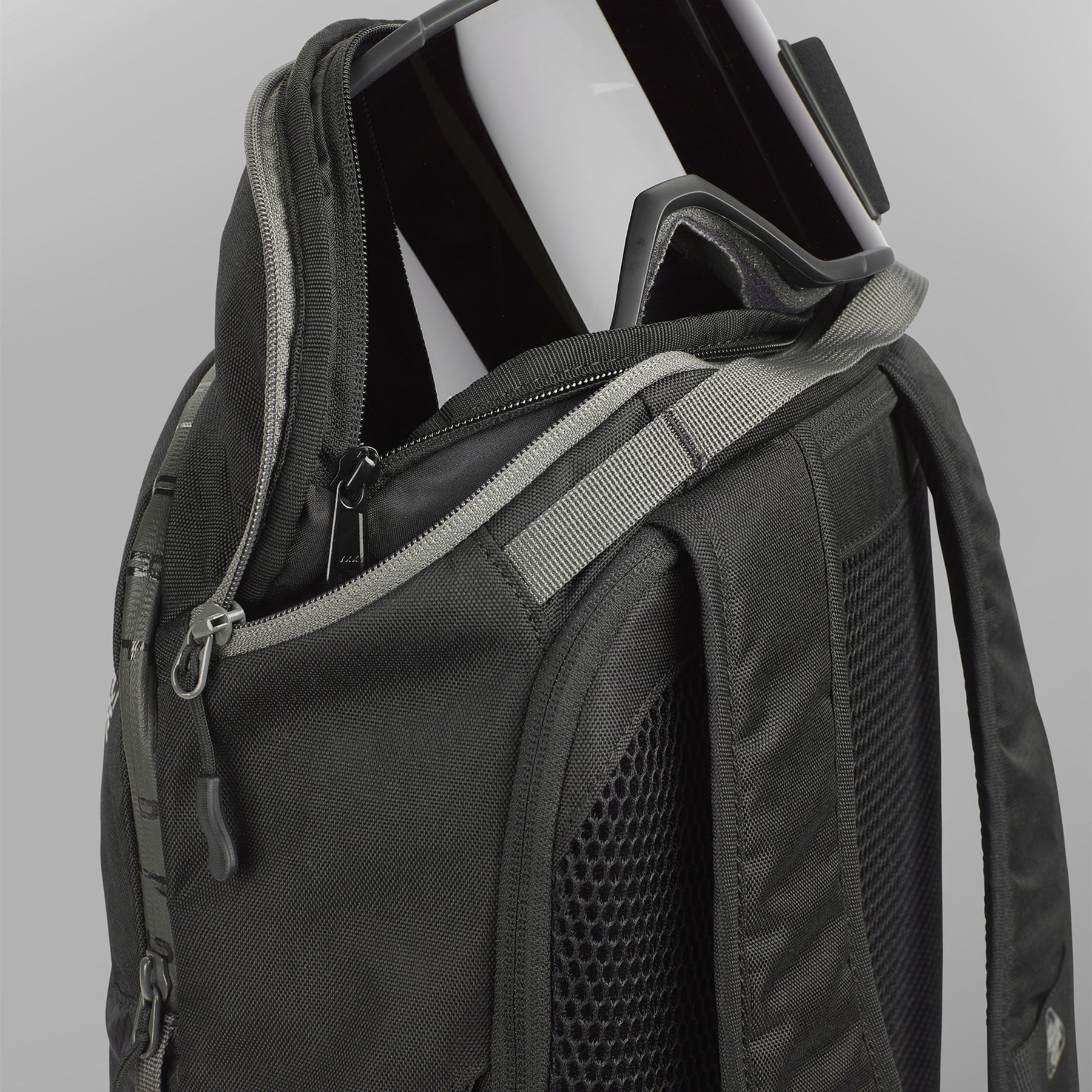 KOMIT18 BACKPACK __color:Black#5