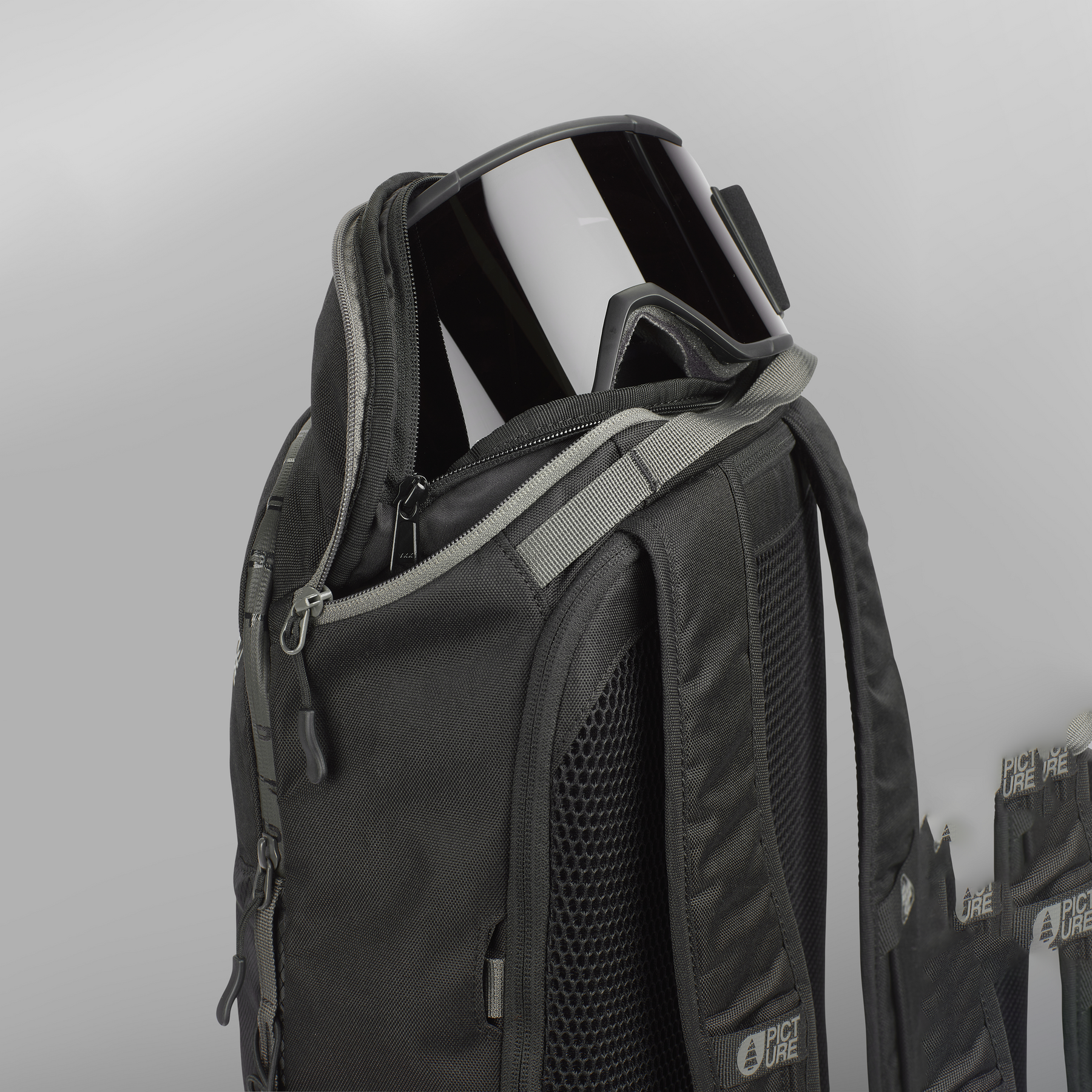KOMIT18 BACKPACK __color:Black#17