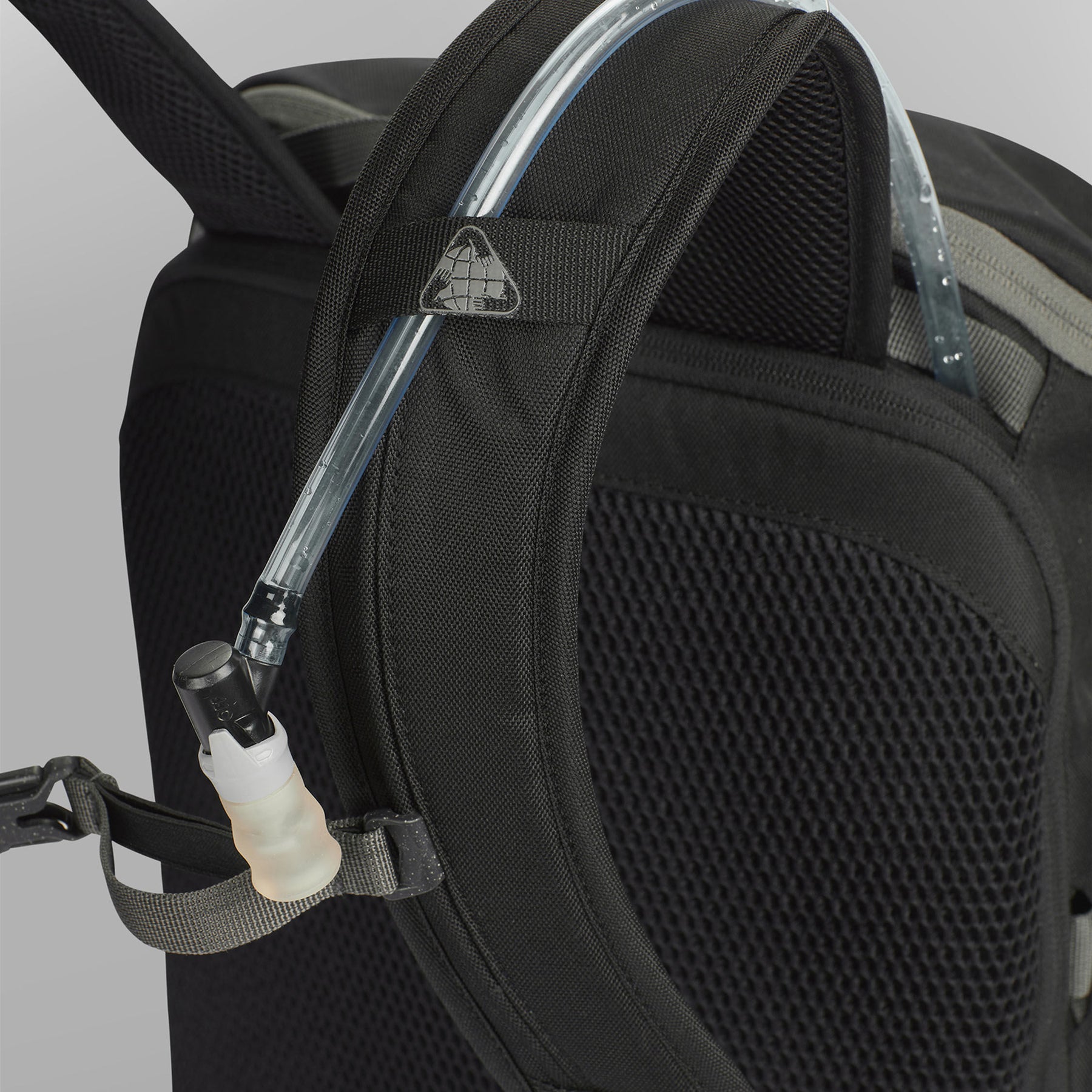 KOMIT18 BACKPACK __color:Black#6