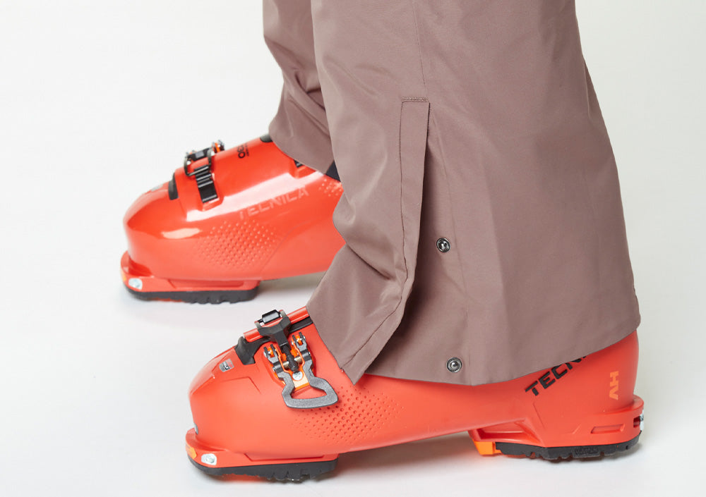 Druckknöpfe an den Knöchelbündchen