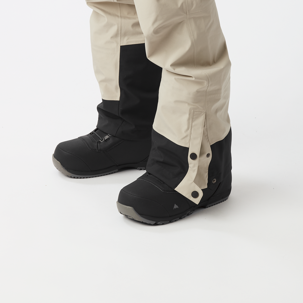 Boutons-pression sur le bas de la jambe