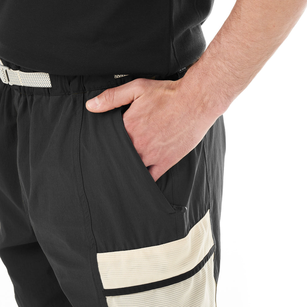 Zipped hand pockets 