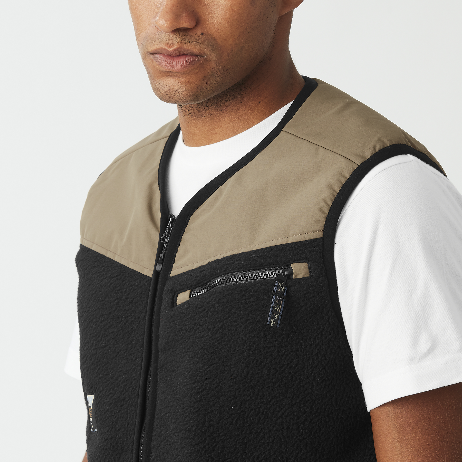 GAMVIK FLEECE VEST __color:Pure_Cashmere_Black#11