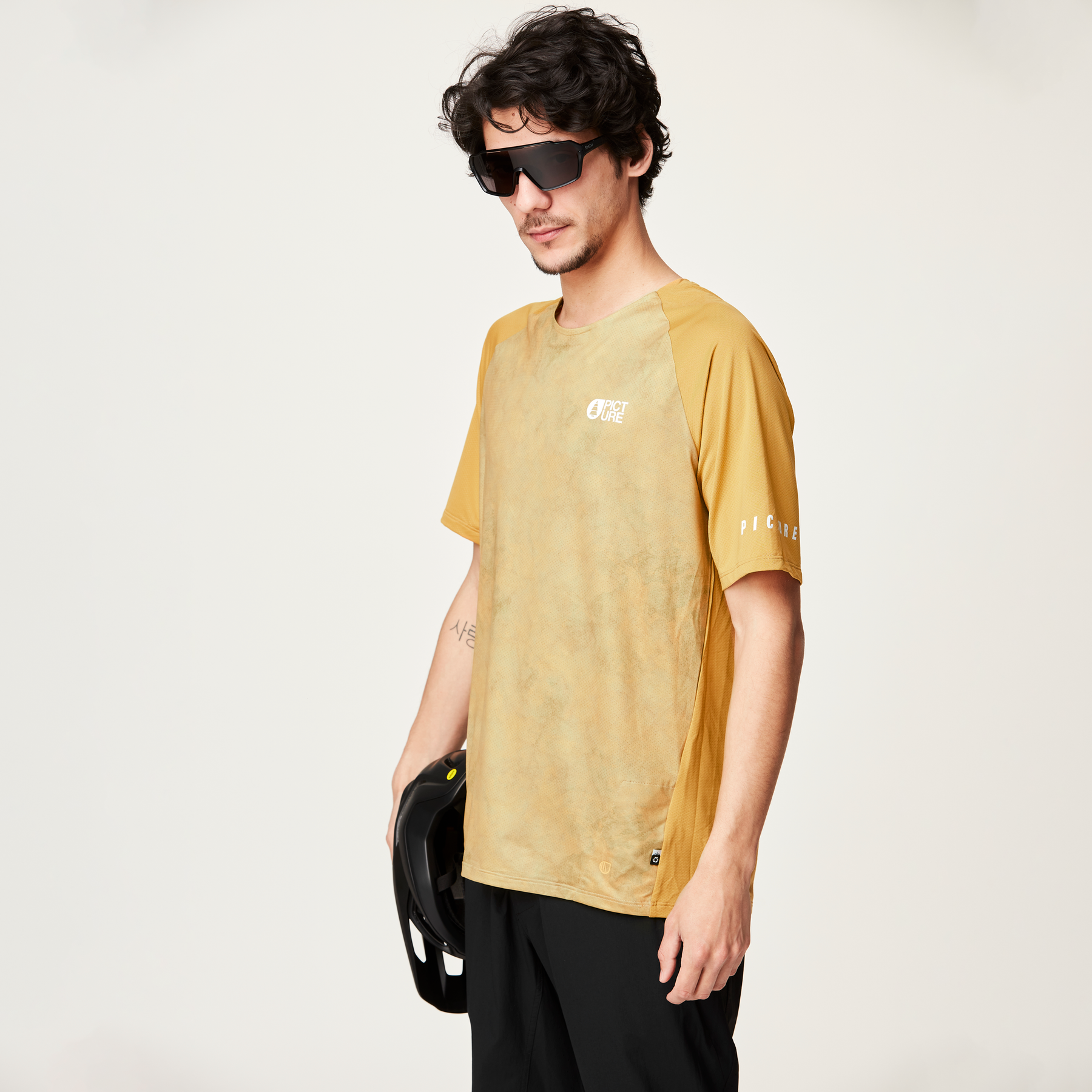 OSBORN PRINTED SS TEE __color:Gold_Earthly#8