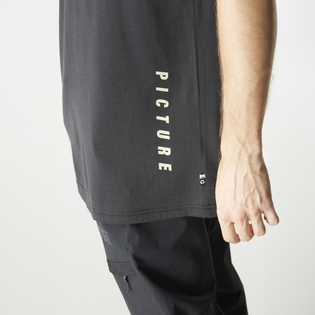 LOXOL MERINO TECH TEE __color:Black#6