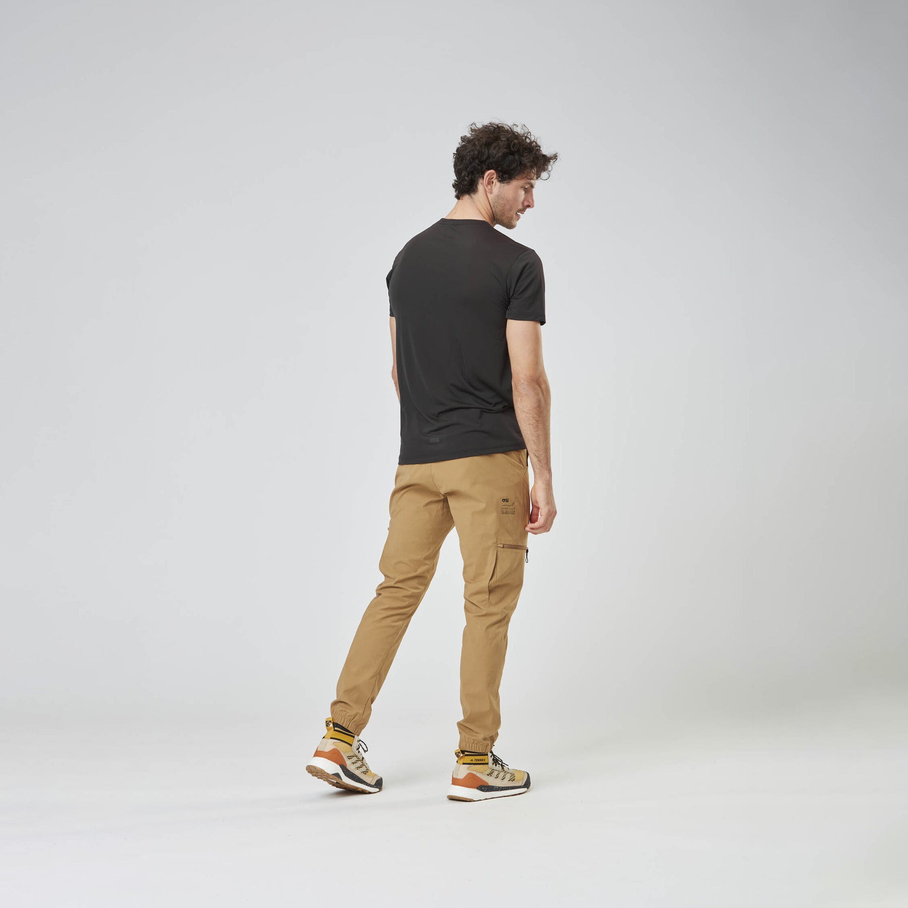 TRAVIS TECH TEE __color:Full_Black#3