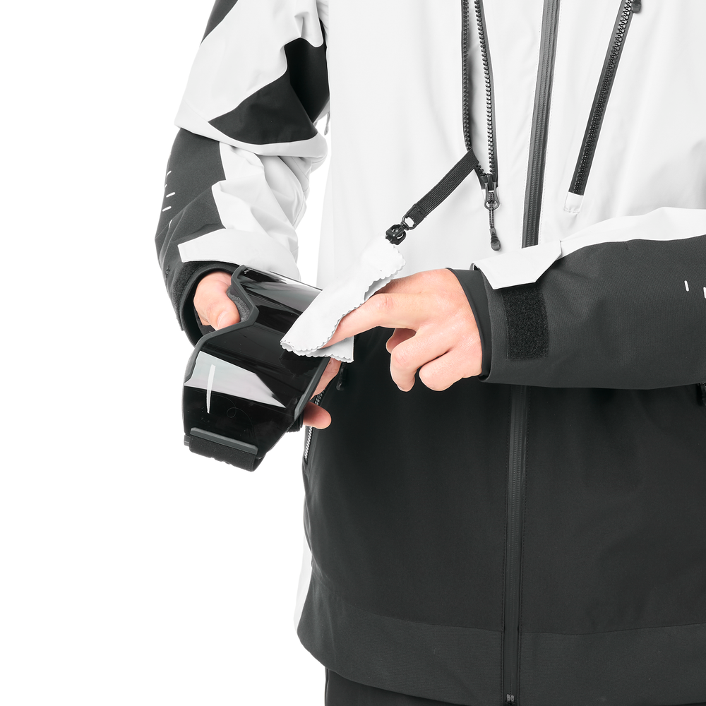 Zippered chest pocket with a cleaner for masks and ski goggles