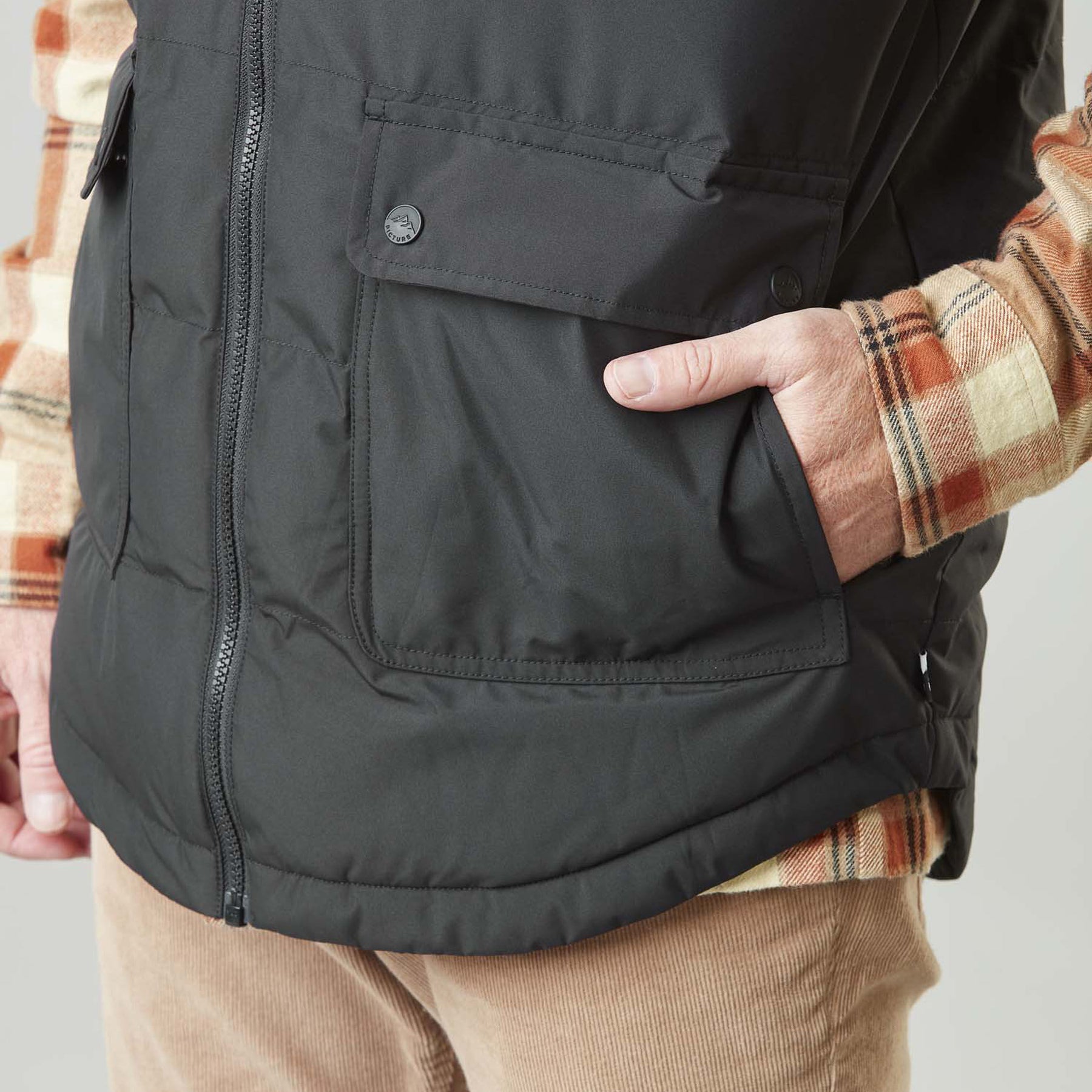 RUSSELLO VEST __color:Black#20