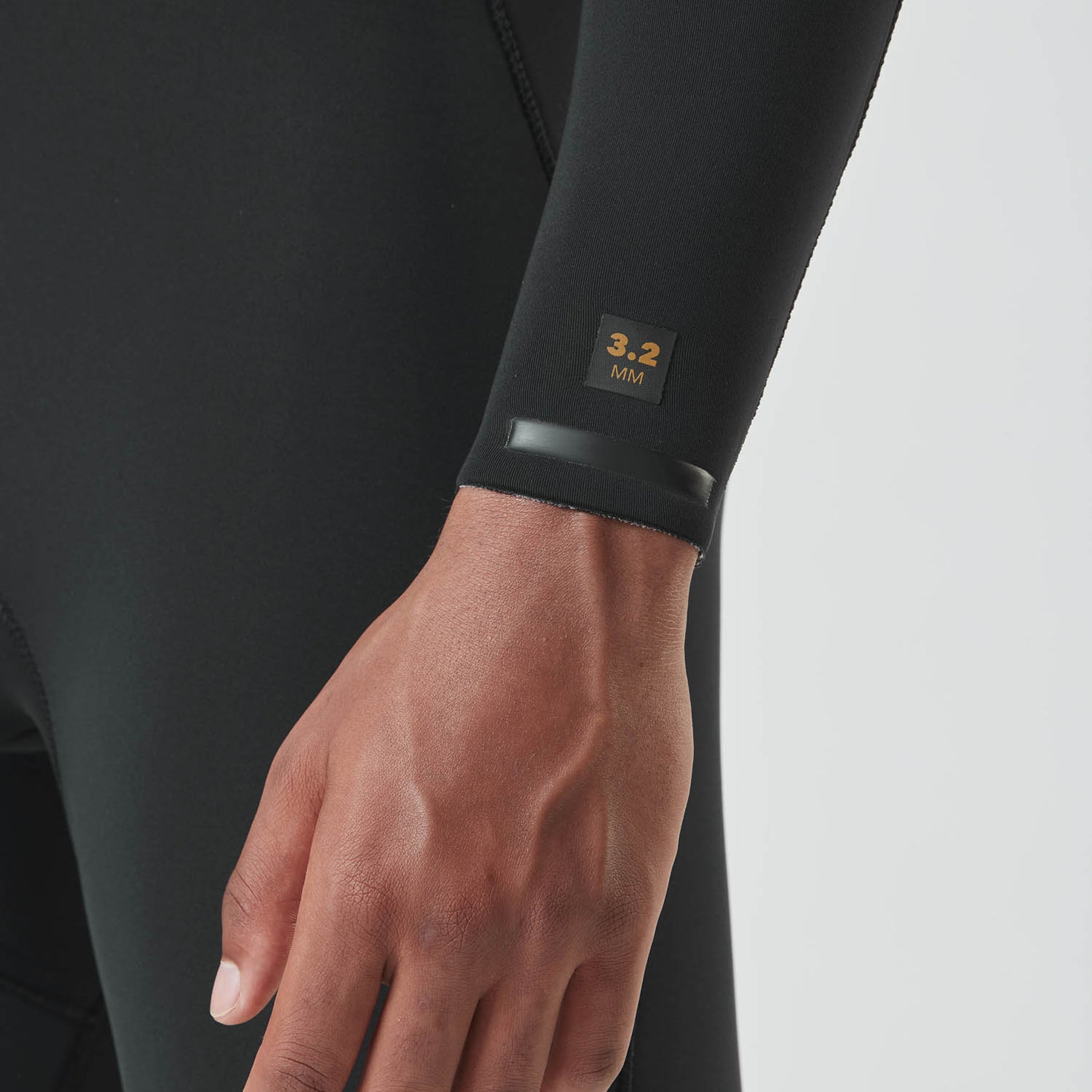 EQUATION 3/2 LOGO FZ __color:Black#12