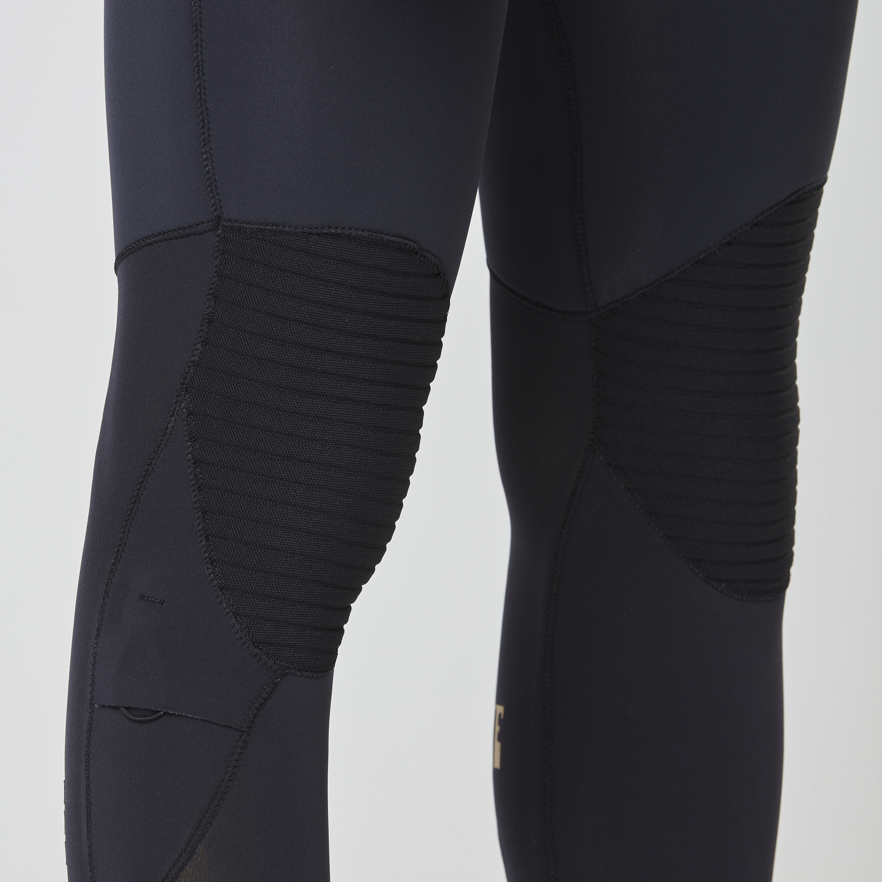 EQUATION 3/2 LOGO FZ __color:LM_Black#21