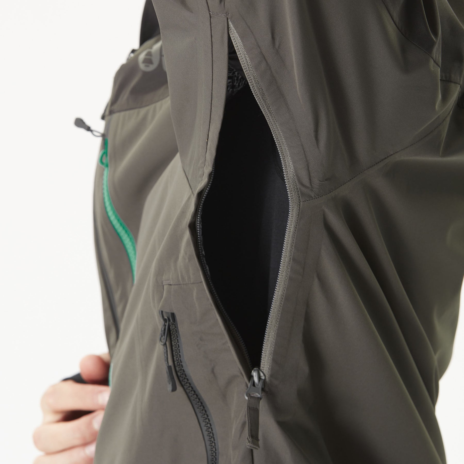 BROADER 3L JKT __color:Raven_Grey-Black#43