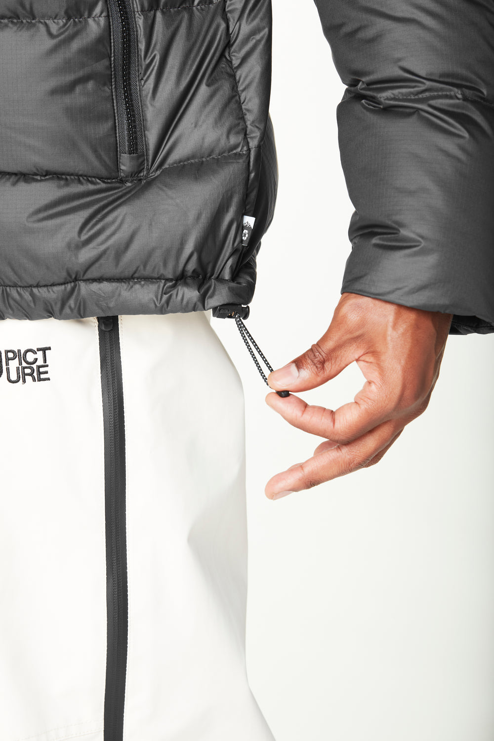 Tightening system at side hem