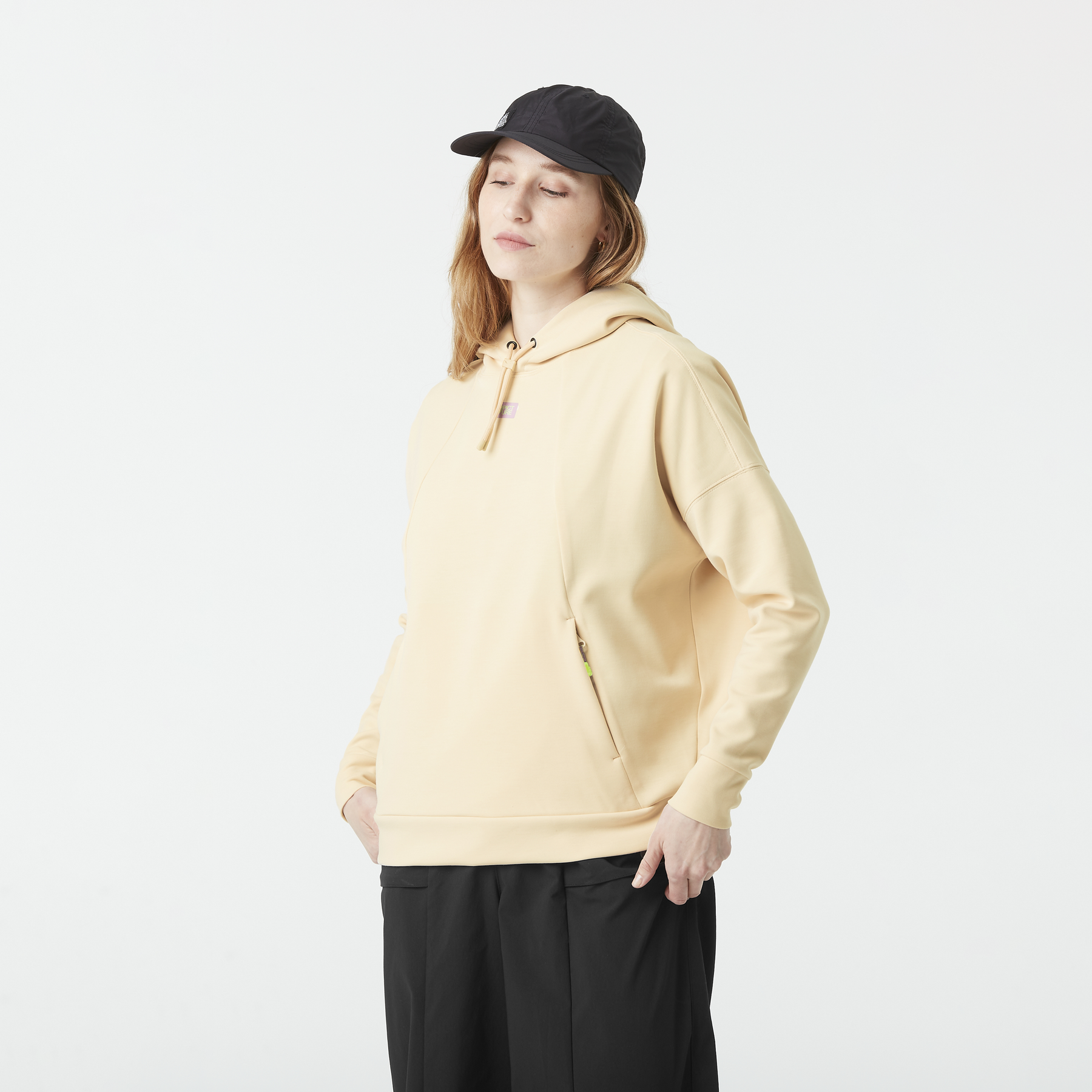 PLURIS W TECH HOODIE __color:Wood_Ash#28