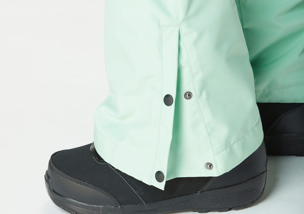 Boutons-pression sur le bas de la jambe