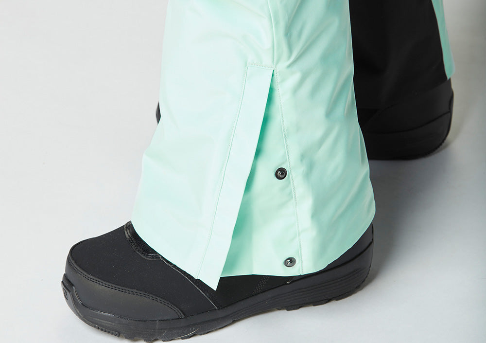 Boutons-pression sur le bas de la jambe