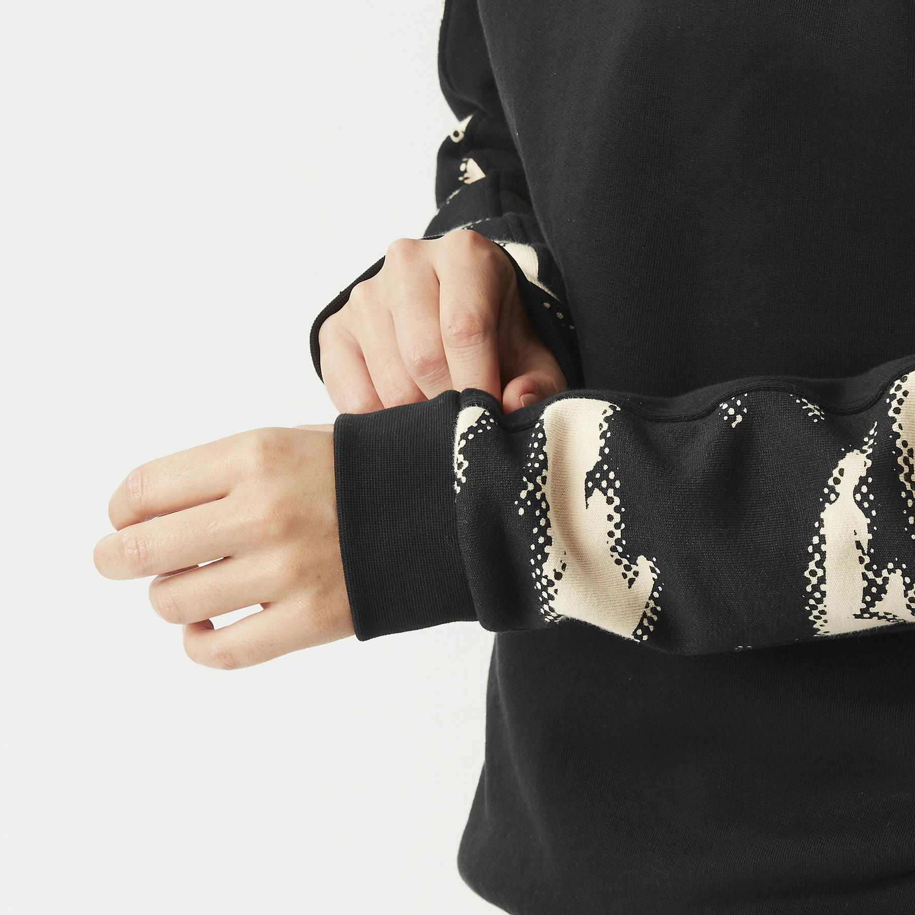 BLAYR PRINTED CREW __color:Black_Shadow#3