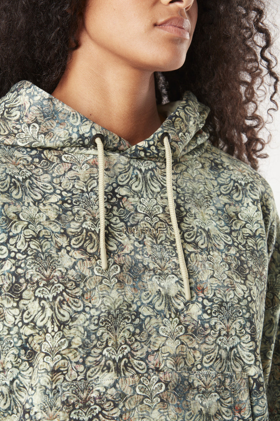 NERIS CROP HOODIE __color:Baroque_Print#12