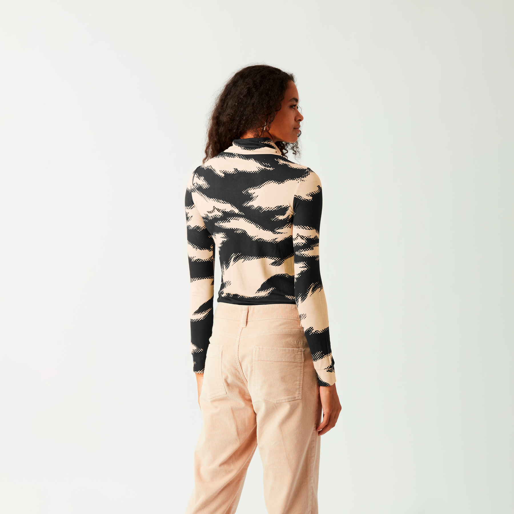 SKIMY PRINTED COL TEE __color:Shadow_Print#8