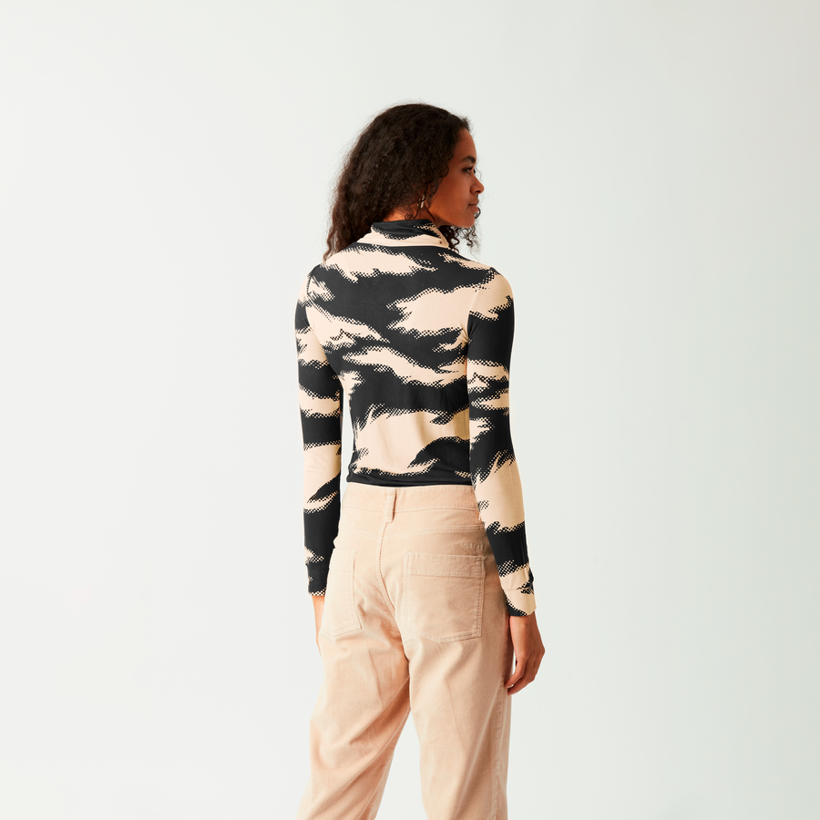 SKIMY PRINTED COL TEE __color:Shadow_Print#8