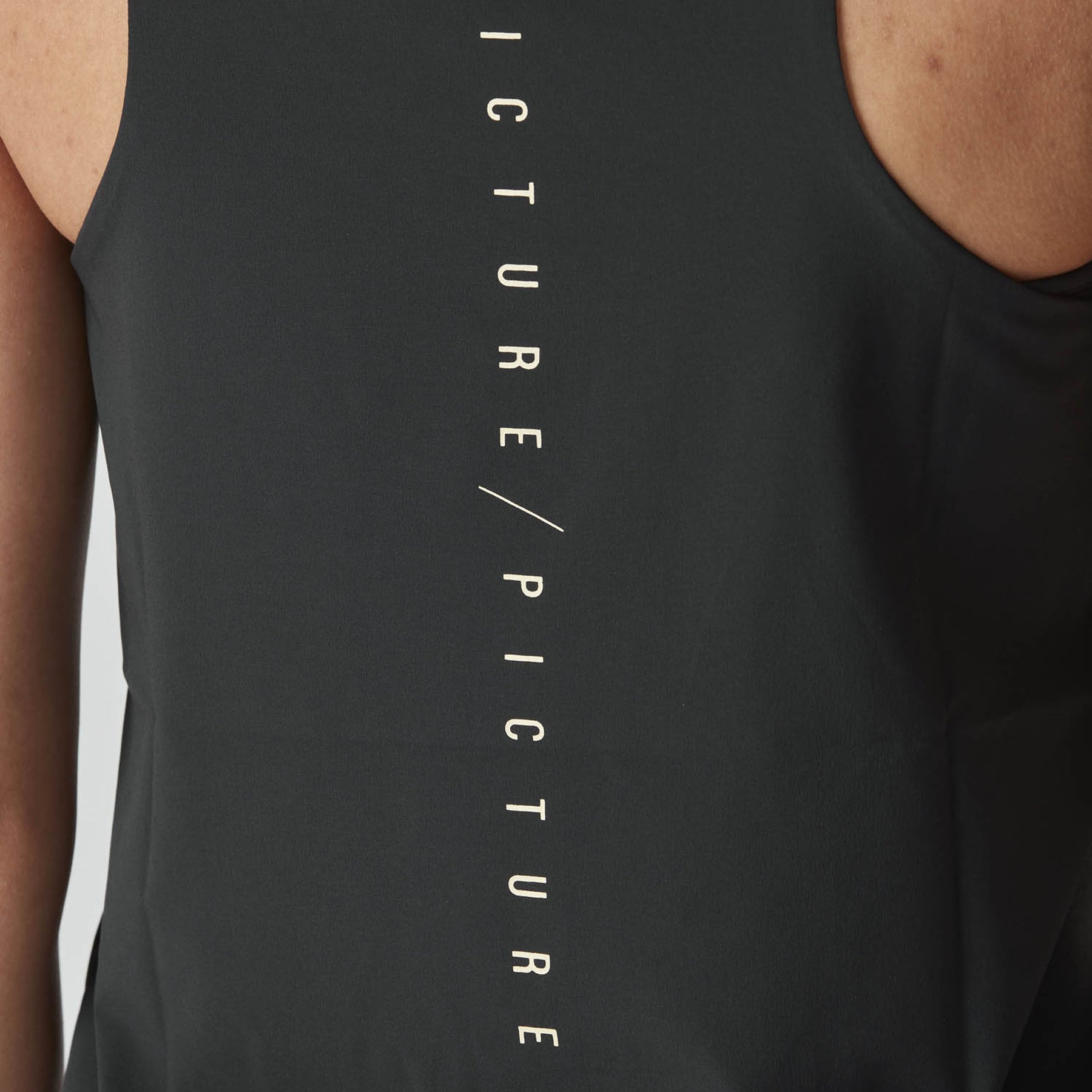 ICE FLOW TECH TANK __color:Black#5