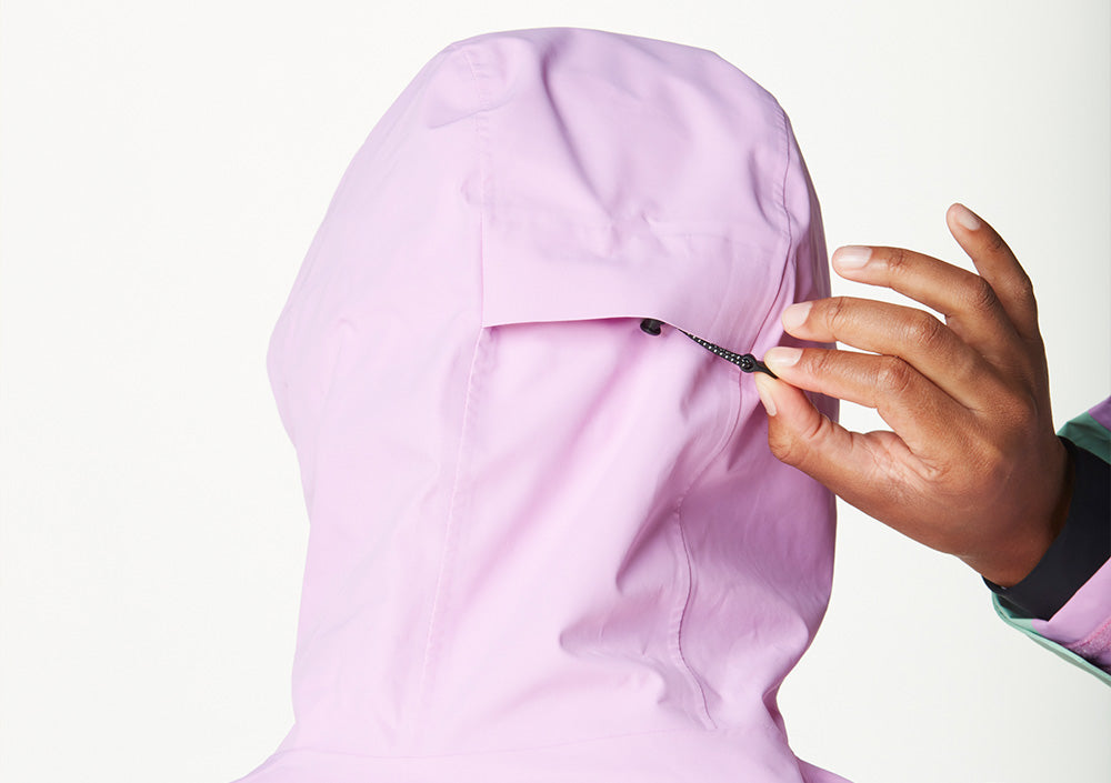 Capuche ergonomique avec système d'ajustement en un point