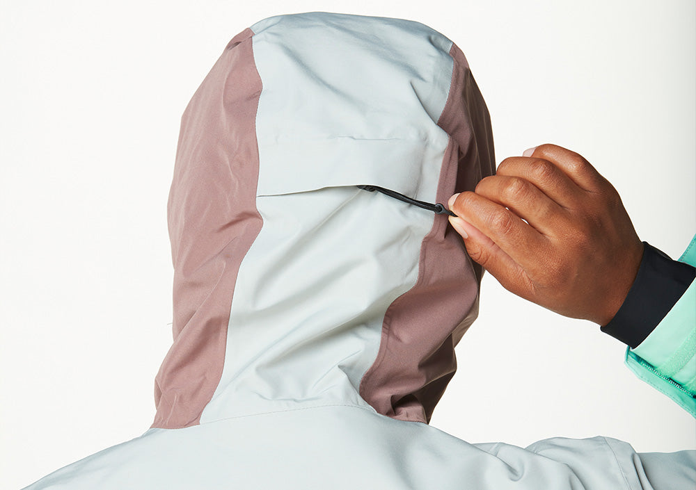Capuche ergonomique ajustable avec cordon