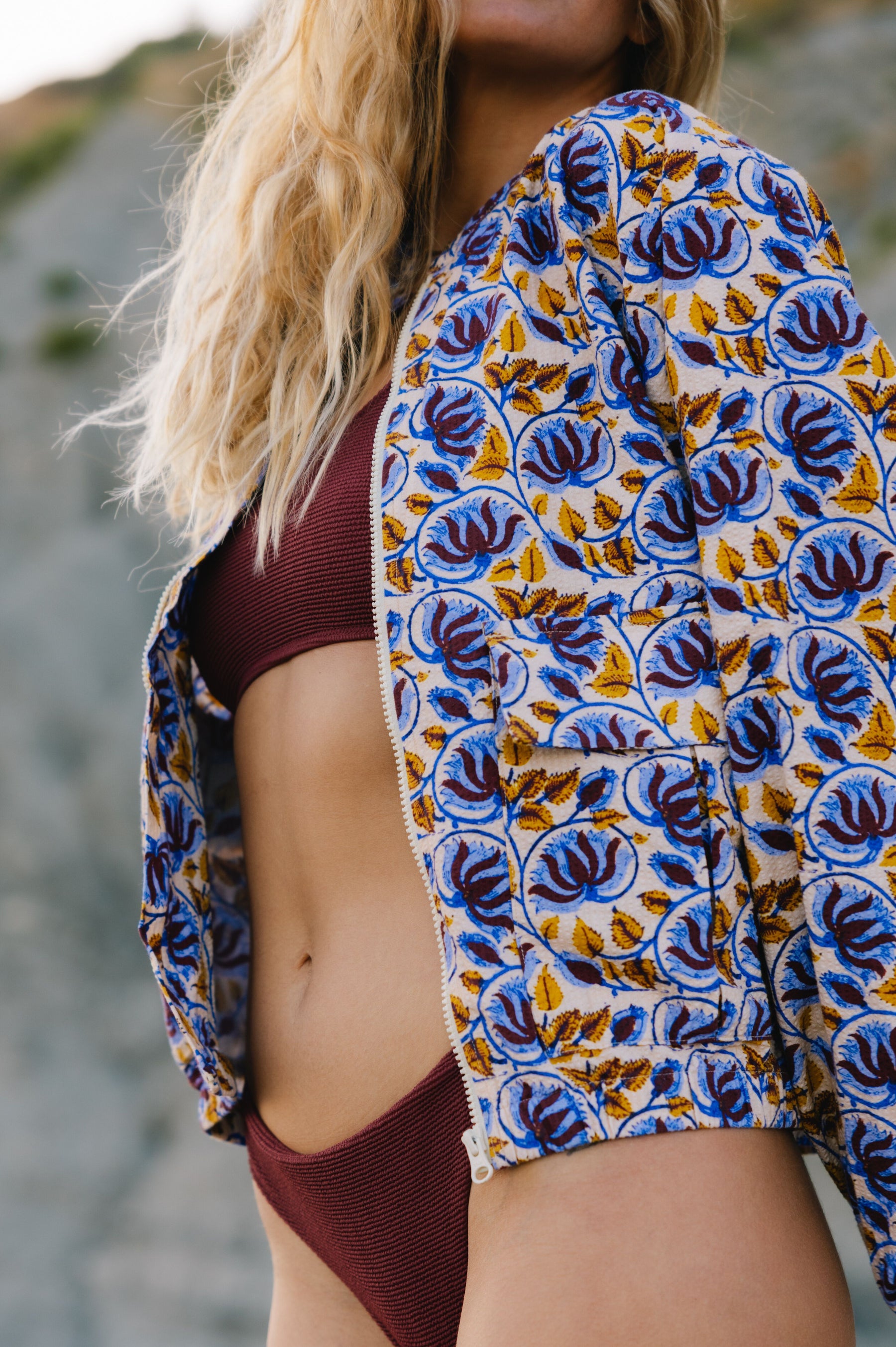 SERENATA PRINTED JKT __color:Alpine_Thistle_Print#5