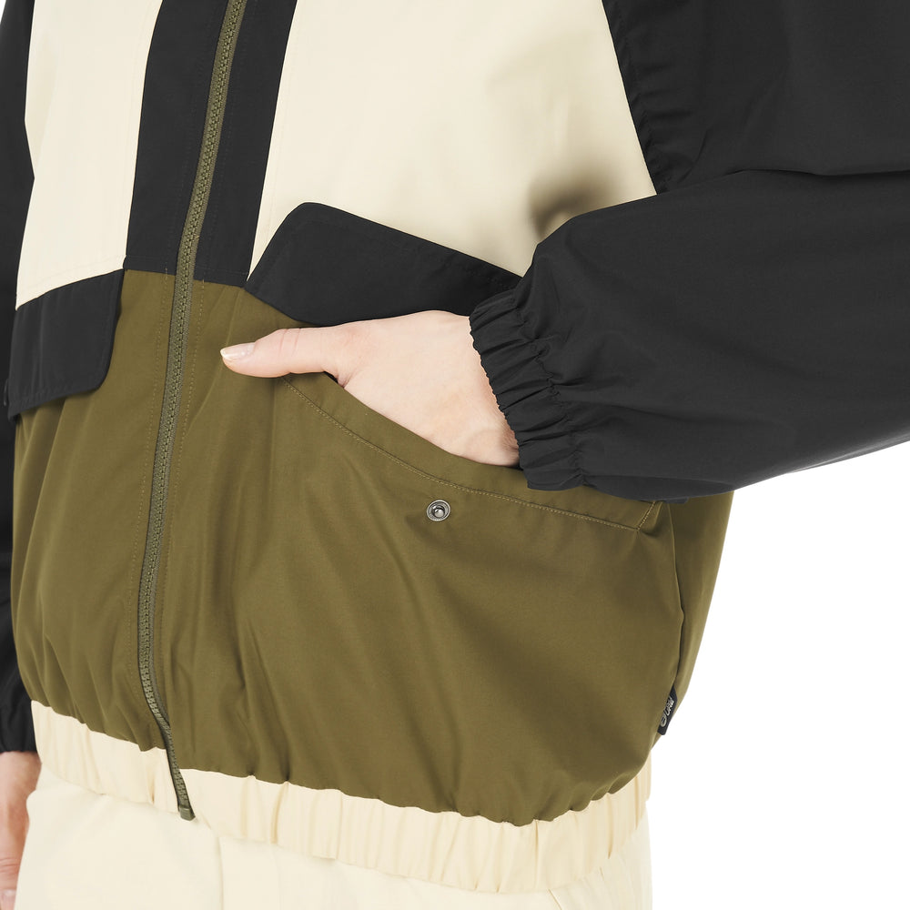 Hand pockets with flap and snap opening