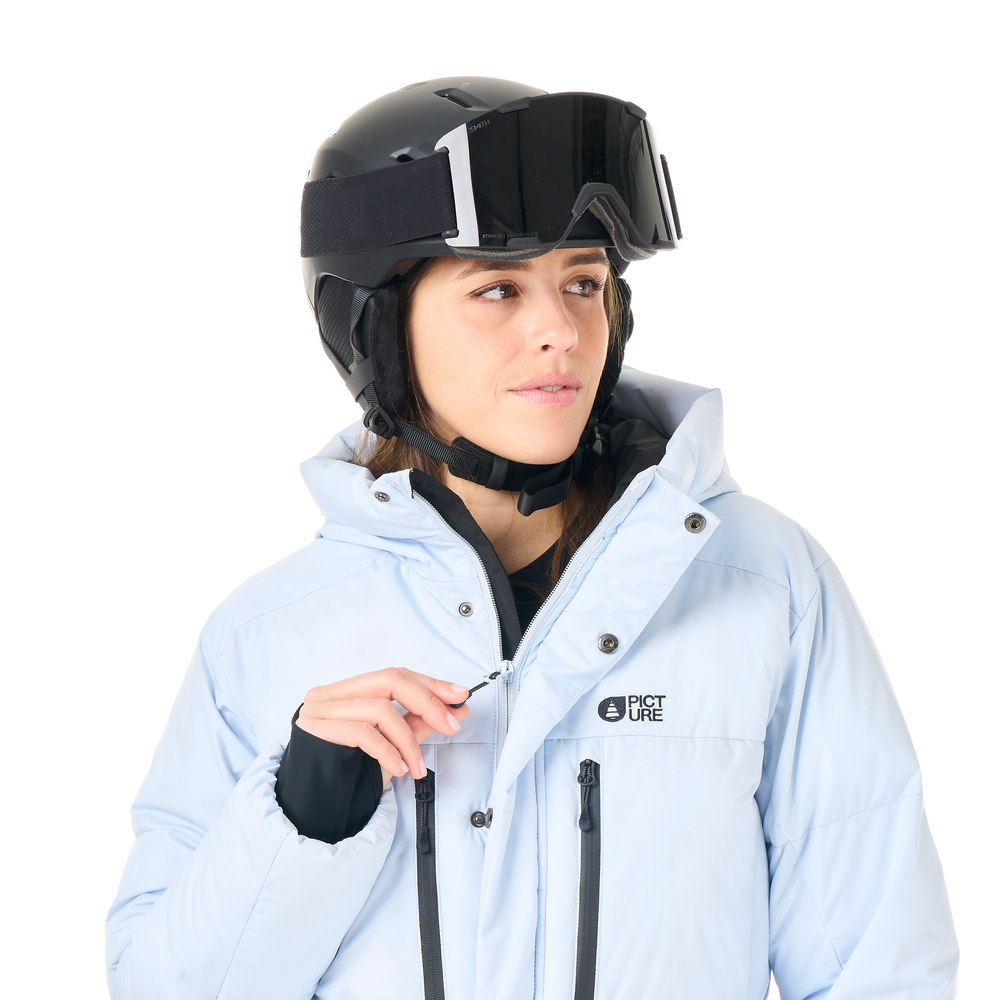 Opening with YKK® zip and snaps under flap