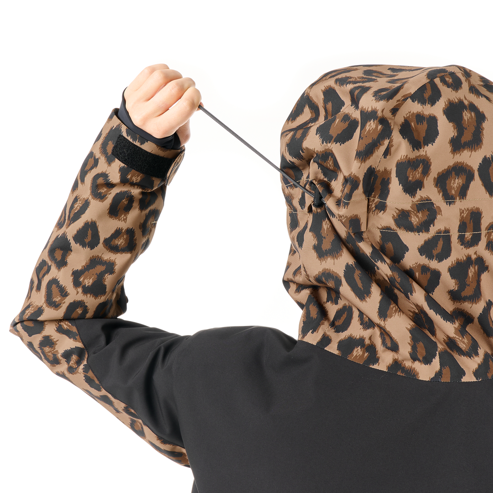 Ergonomic hood with three-point adjusment system