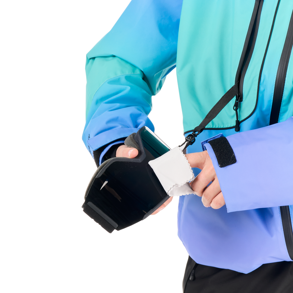 Zippered chest pocket with a cleaner for masks and ski goggles
