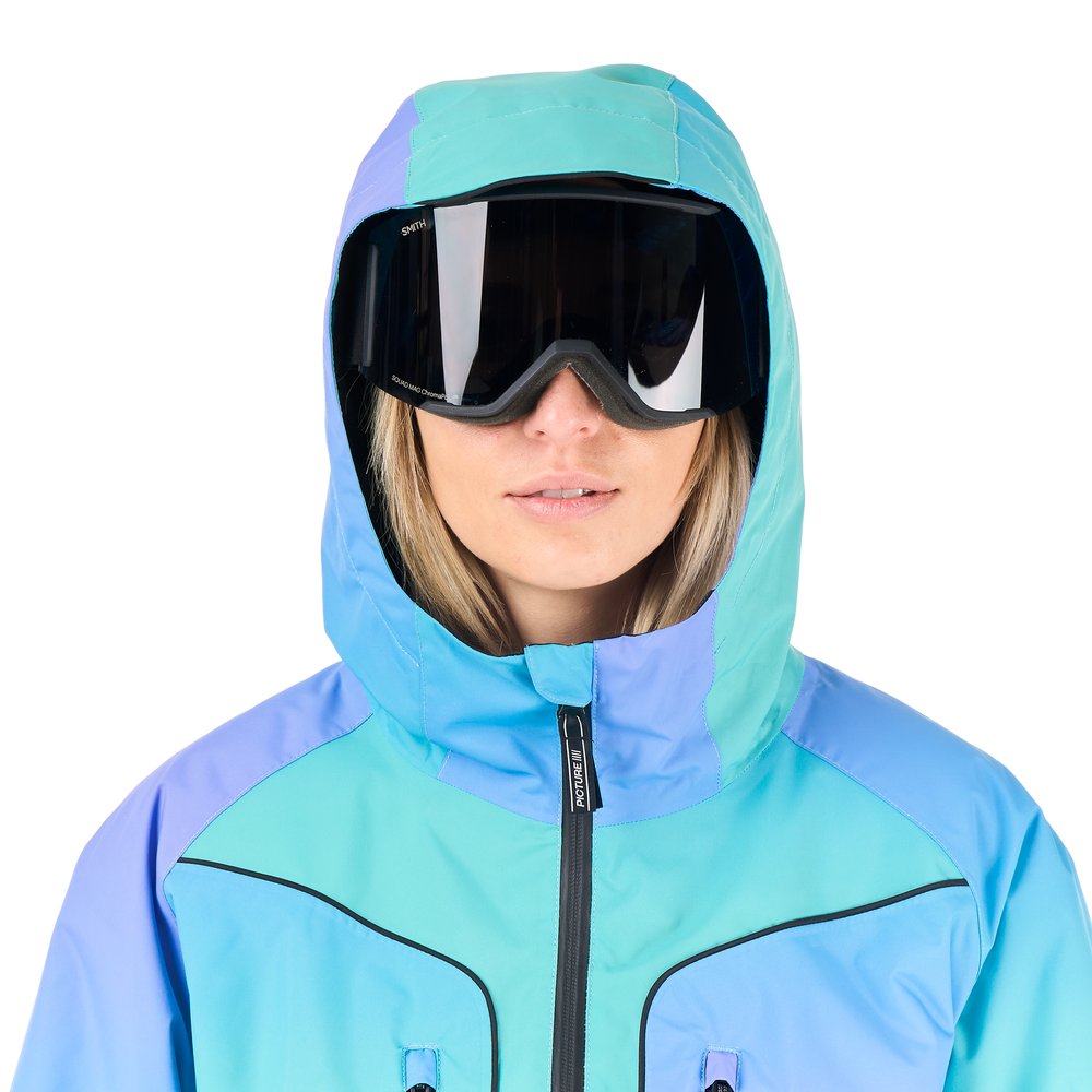 Front opening with YKK® waterproof zip